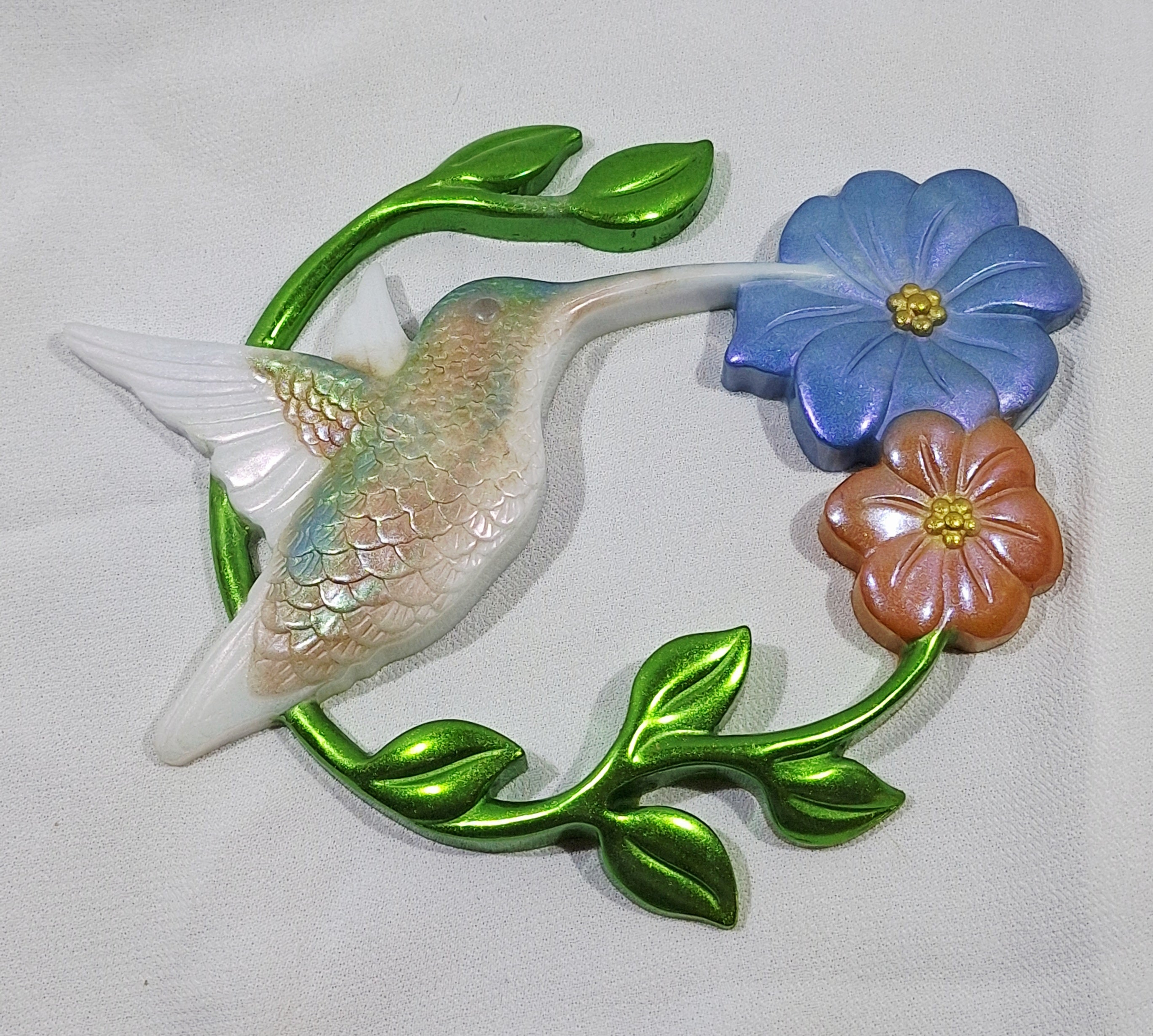 Hummingbird w/Flowers Plaque